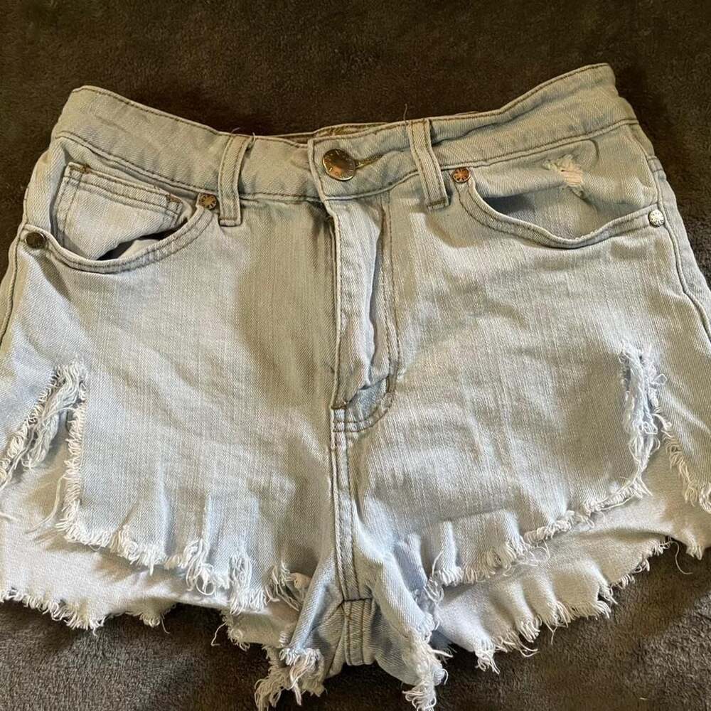 VIP Jeans Light Wash Distressed Denim Shorts Size 3/4